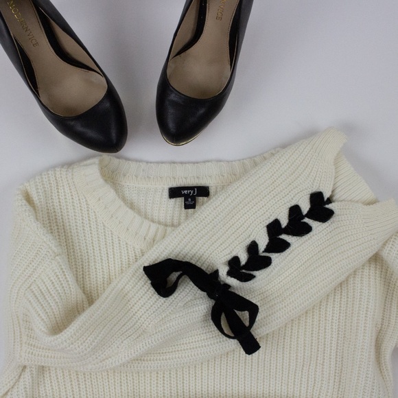 VeryJ Unique Sleeve Tie Wool & Angora Sweater NWOT - Picture 2 of 5